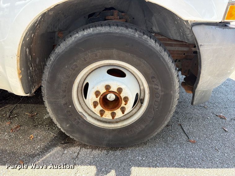 image for item FB8882 2003 Ford F350 Super Duty dump bed pickup truck
