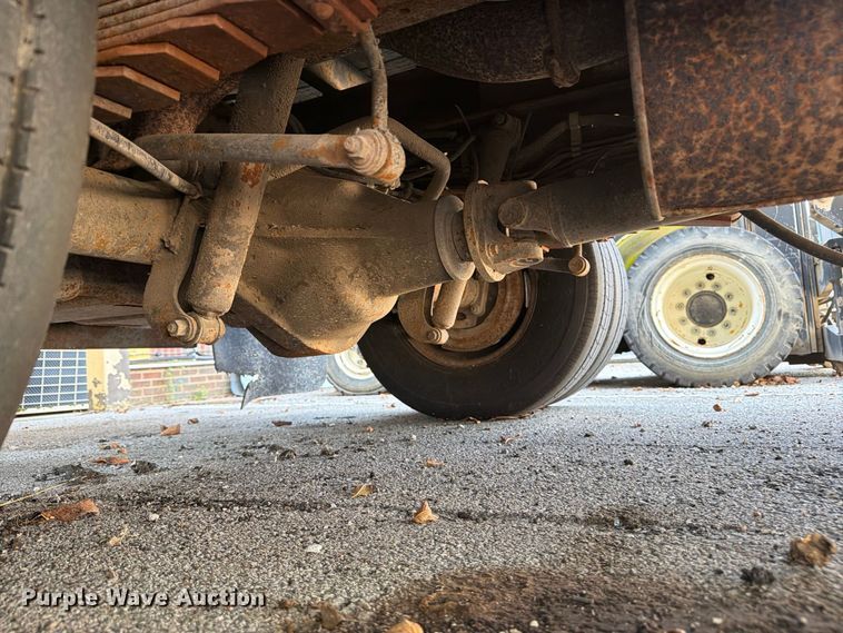 image for item FB8882 2003 Ford F350 Super Duty dump bed pickup truck