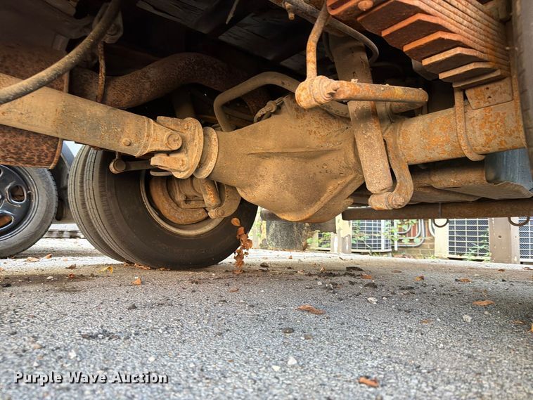 image for item FB8882 2003 Ford F350 Super Duty dump bed pickup truck