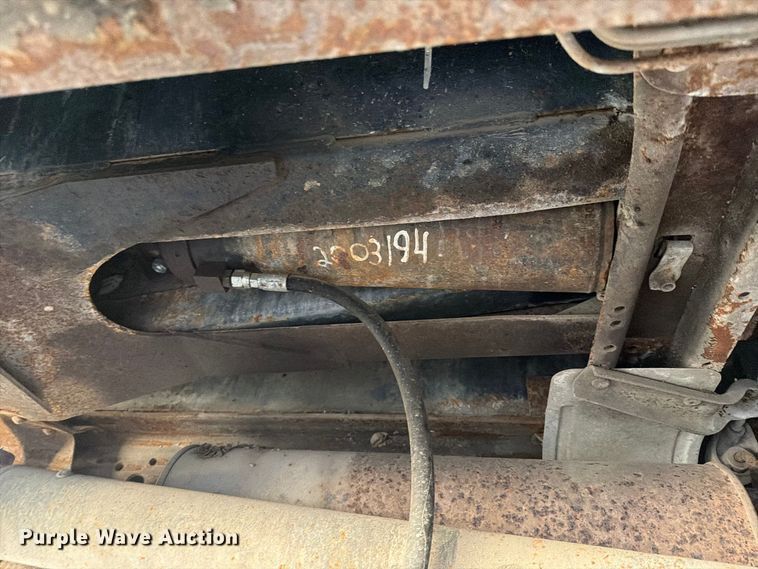 image for item FB8882 2003 Ford F350 Super Duty dump bed pickup truck