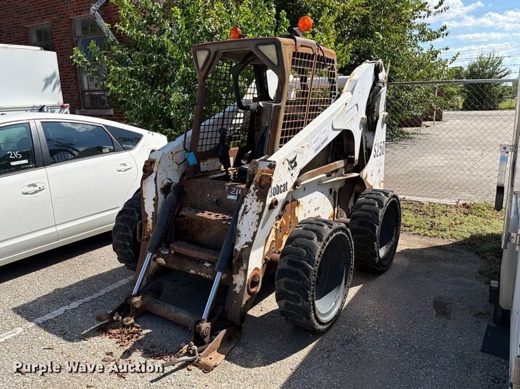 image for item FB8885 2003 Bobcat S250 skid steer loader