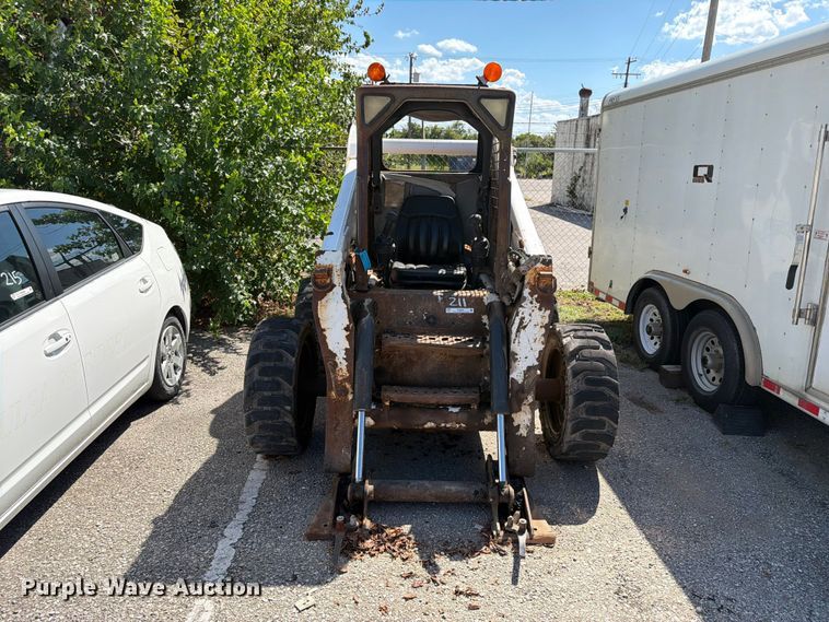 image for item FB8885 2003 Bobcat S250 skid steer loader