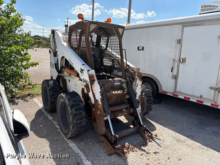 image for item FB8885 2003 Bobcat S250 skid steer loader