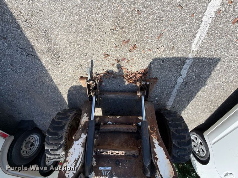 image for item FB8885 2003 Bobcat S250 skid steer loader