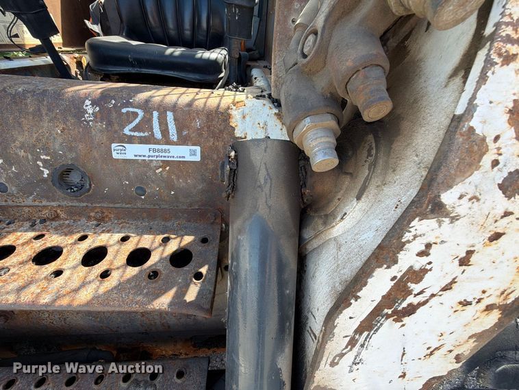 image for item FB8885 2003 Bobcat S250 skid steer loader
