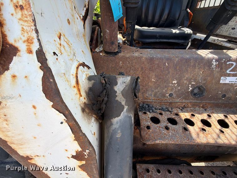 image for item FB8885 2003 Bobcat S250 skid steer loader