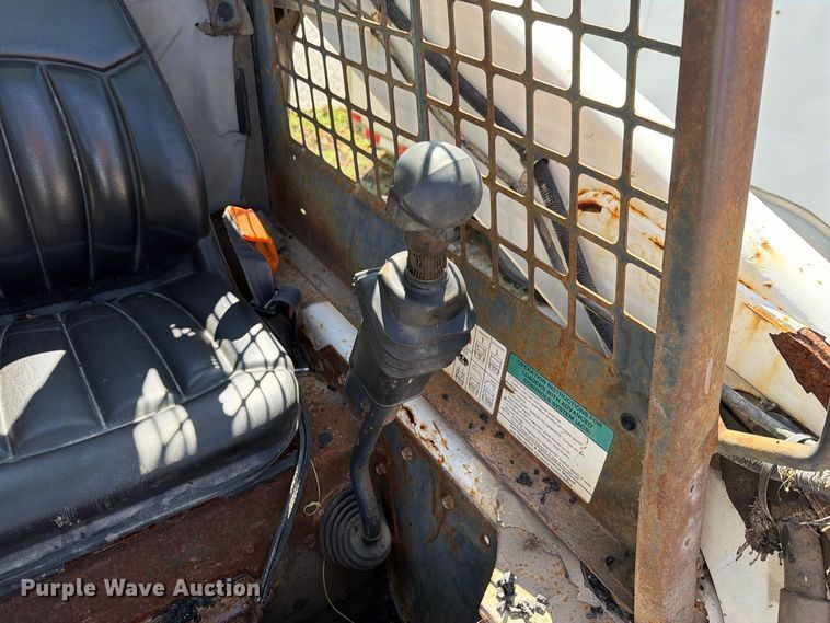 image for item FB8885 2003 Bobcat S250 skid steer loader