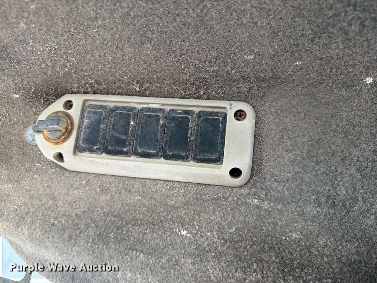 image for item FB8885 2003 Bobcat S250 skid steer loader