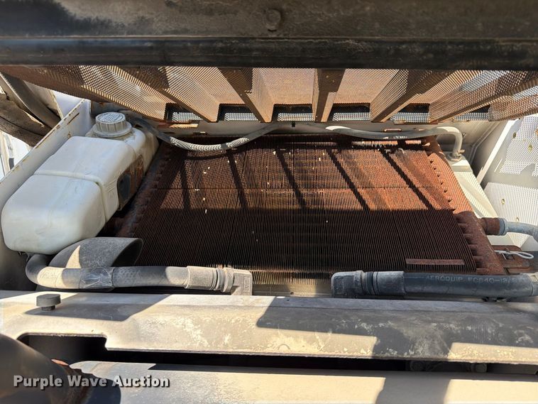 image for item FB8885 2003 Bobcat S250 skid steer loader