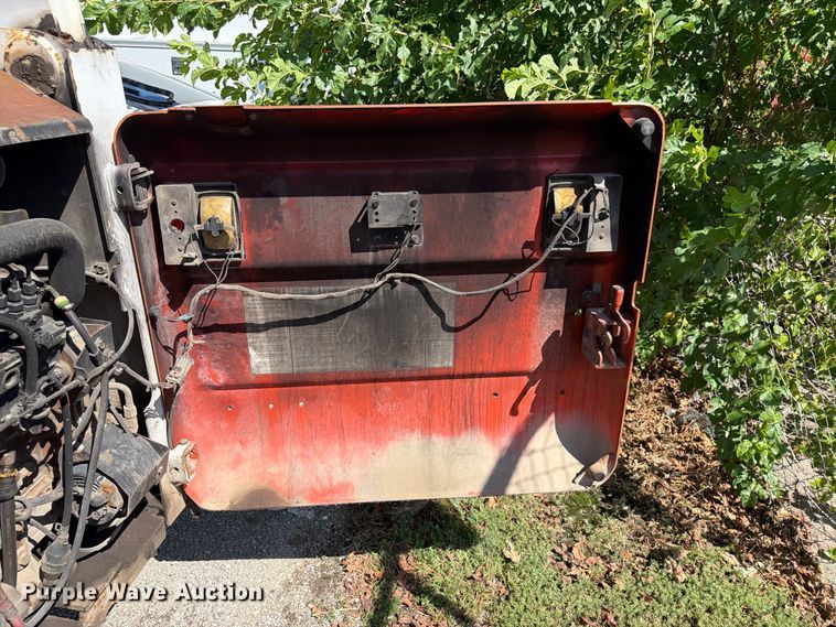 image for item FB8885 2003 Bobcat S250 skid steer loader