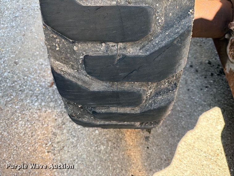 image for item FB8885 2003 Bobcat S250 skid steer loader
