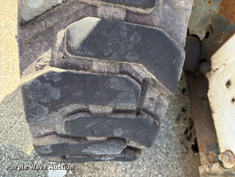 image for item FB8885 2003 Bobcat S250 skid steer loader