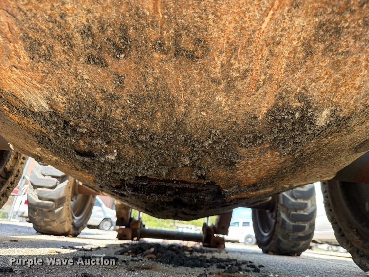 image for item FB8885 2003 Bobcat S250 skid steer loader