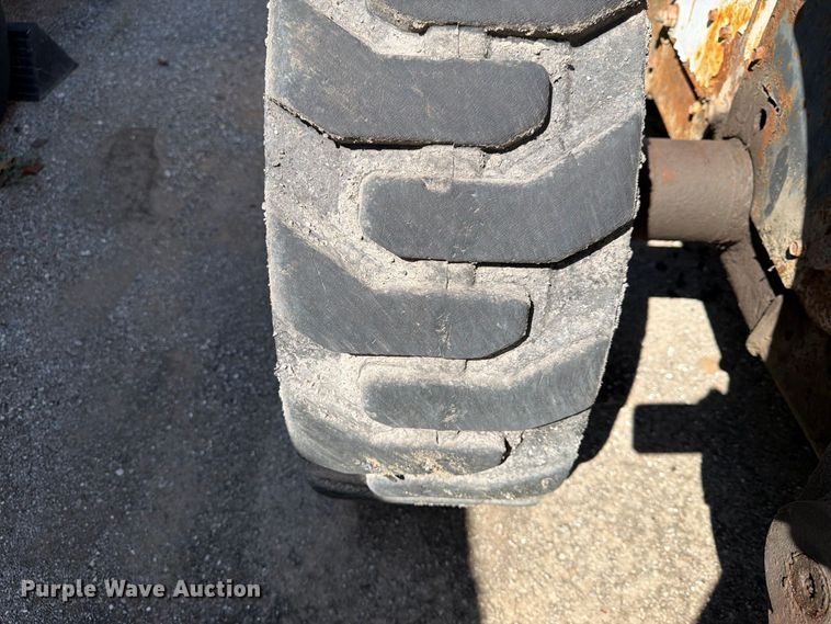 image for item FB8885 2003 Bobcat S250 skid steer loader