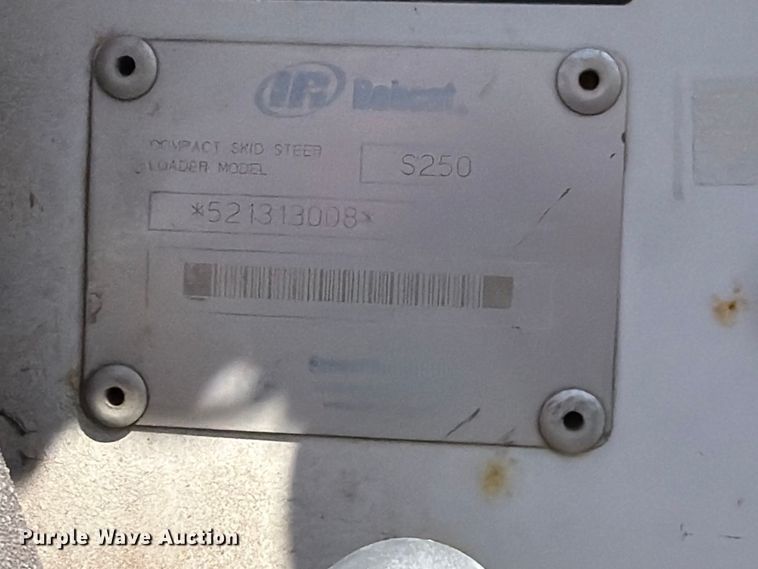 image for item FB8885 2003 Bobcat S250 skid steer loader