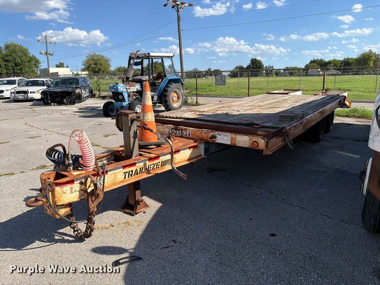 image for item FB8886 2001 Trail-Eze TE20R26 equipment trailer