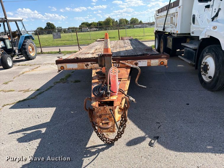 image for item FB8886 2001 Trail-Eze TE20R26 equipment trailer