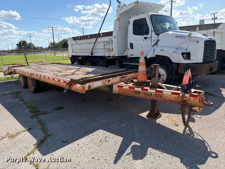 image for item FB8886 2001 Trail-Eze TE20R26 equipment trailer