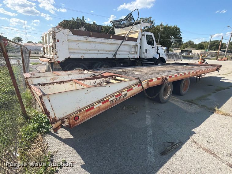 image for item FB8886 2001 Trail-Eze TE20R26 equipment trailer
