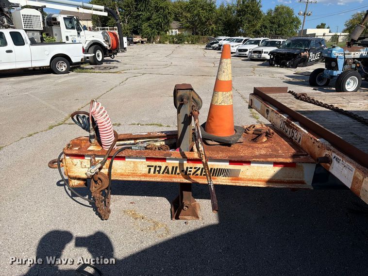 image for item FB8886 2001 Trail-Eze TE20R26 equipment trailer