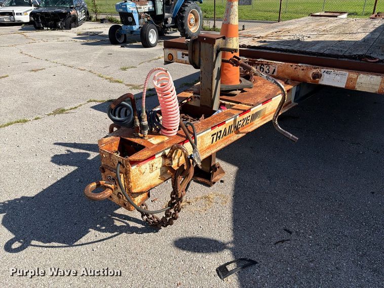 image for item FB8886 2001 Trail-Eze TE20R26 equipment trailer