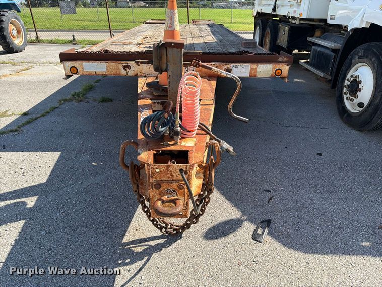 image for item FB8886 2001 Trail-Eze TE20R26 equipment trailer