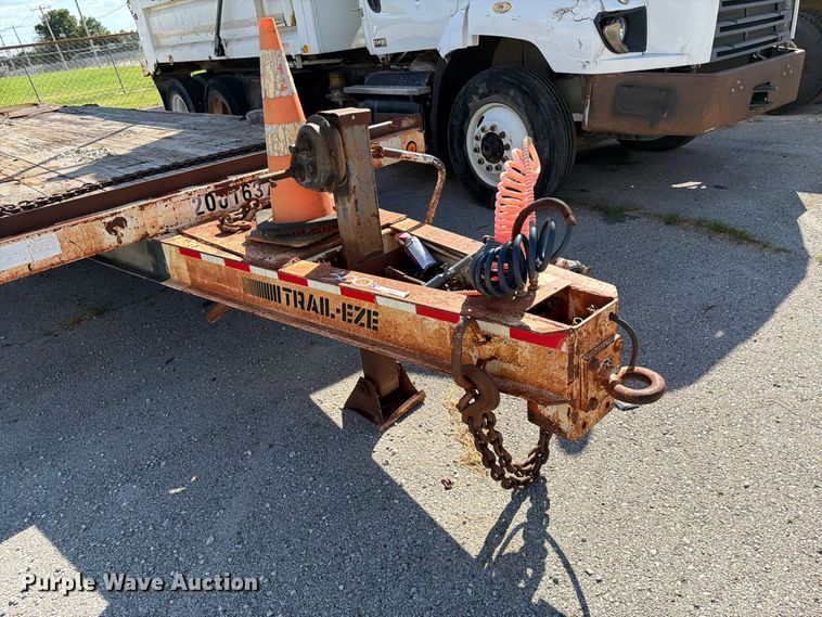 image for item FB8886 2001 Trail-Eze TE20R26 equipment trailer