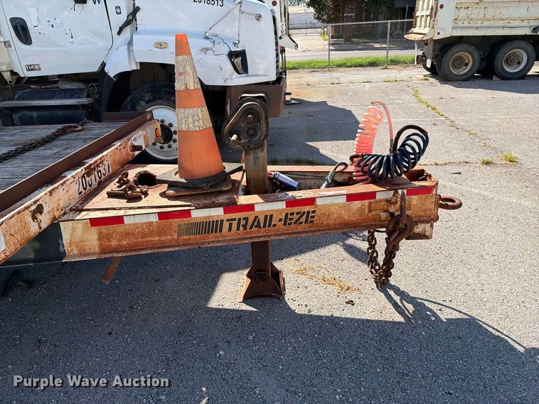 image for item FB8886 2001 Trail-Eze TE20R26 equipment trailer