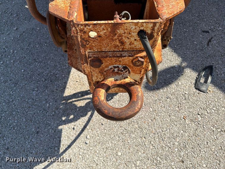 image for item FB8886 2001 Trail-Eze TE20R26 equipment trailer
