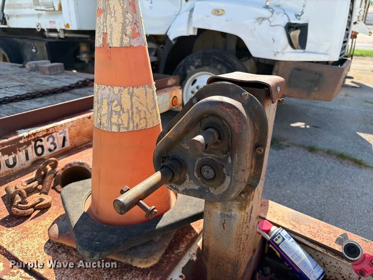 image for item FB8886 2001 Trail-Eze TE20R26 equipment trailer