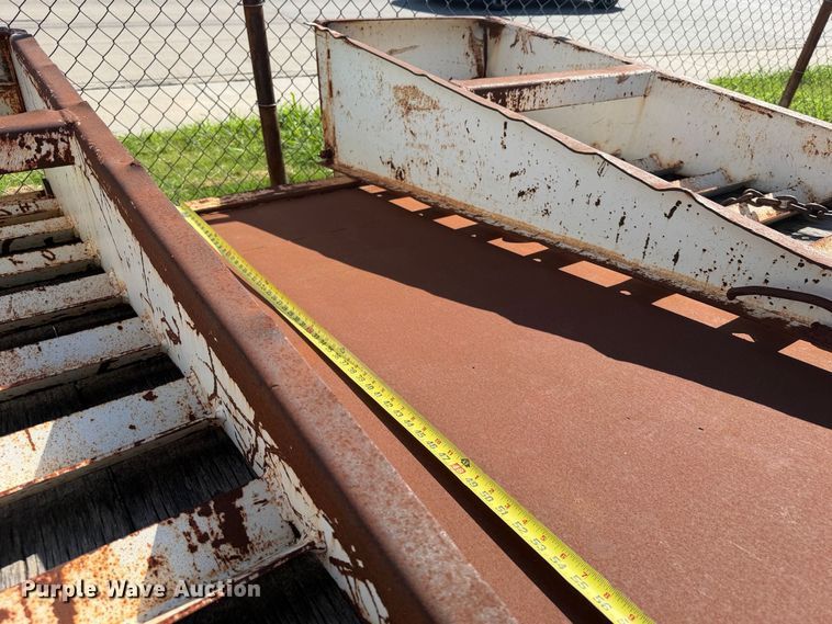 image for item FB8886 2001 Trail-Eze TE20R26 equipment trailer