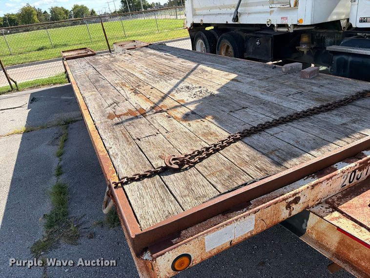 image for item FB8886 2001 Trail-Eze TE20R26 equipment trailer