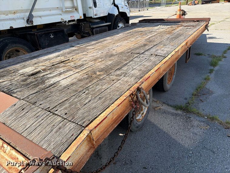 image for item FB8886 2001 Trail-Eze TE20R26 equipment trailer