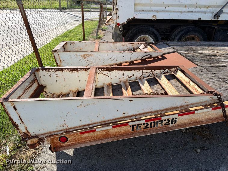 image for item FB8886 2001 Trail-Eze TE20R26 equipment trailer