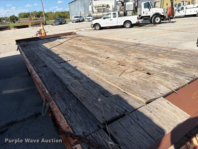 image for item FB8886 2001 Trail-Eze TE20R26 equipment trailer