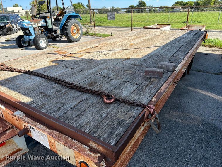 image for item FB8886 2001 Trail-Eze TE20R26 equipment trailer