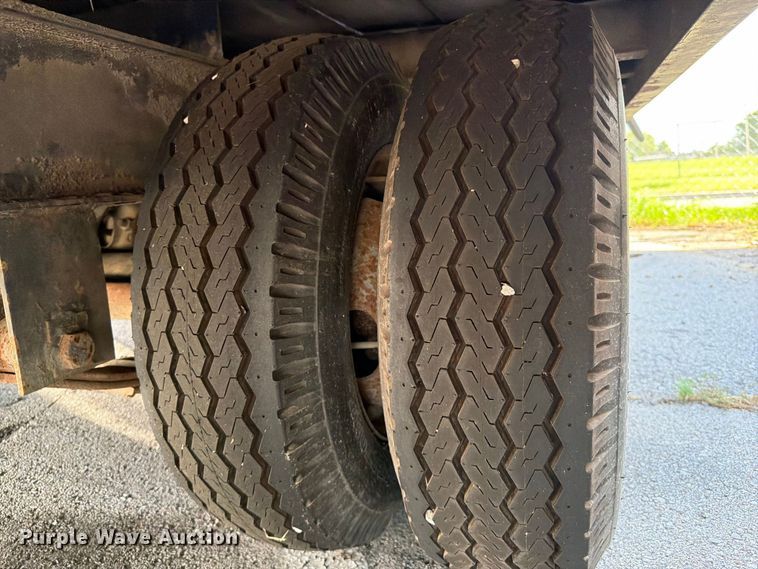 image for item FB8886 2001 Trail-Eze TE20R26 equipment trailer