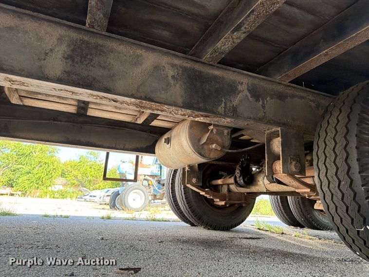 image for item FB8886 2001 Trail-Eze TE20R26 equipment trailer