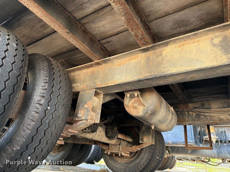 image for item FB8886 2001 Trail-Eze TE20R26 equipment trailer