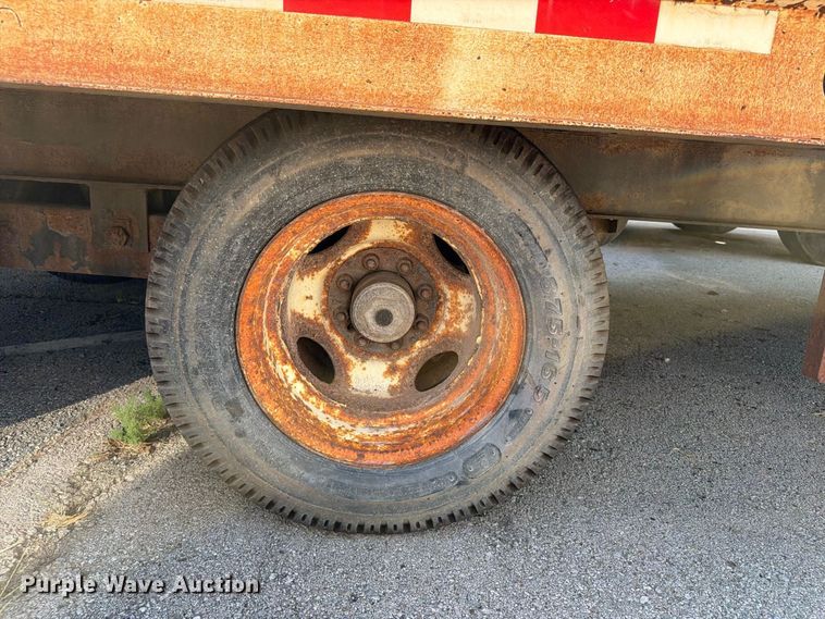image for item FB8886 2001 Trail-Eze TE20R26 equipment trailer