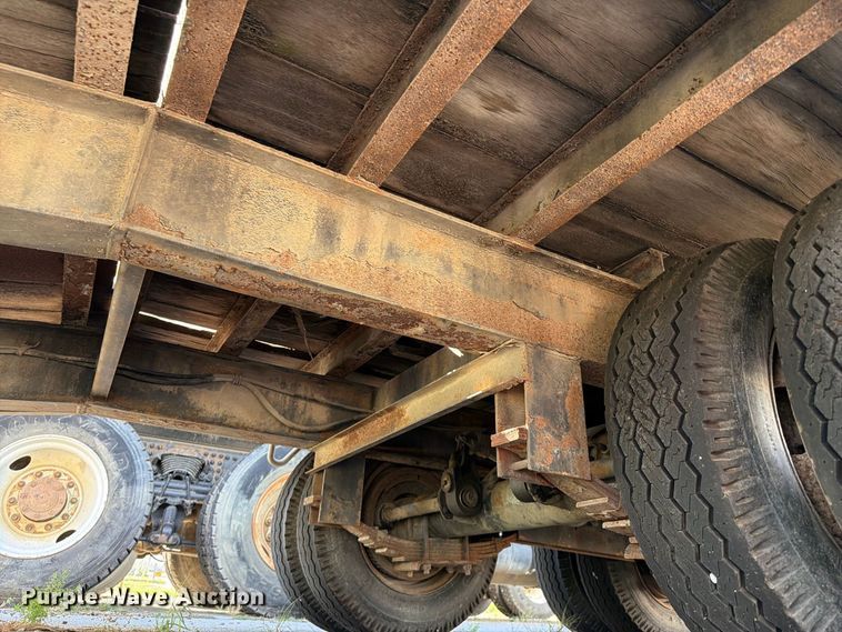 image for item FB8886 2001 Trail-Eze TE20R26 equipment trailer