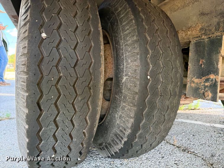 image for item FB8886 2001 Trail-Eze TE20R26 equipment trailer