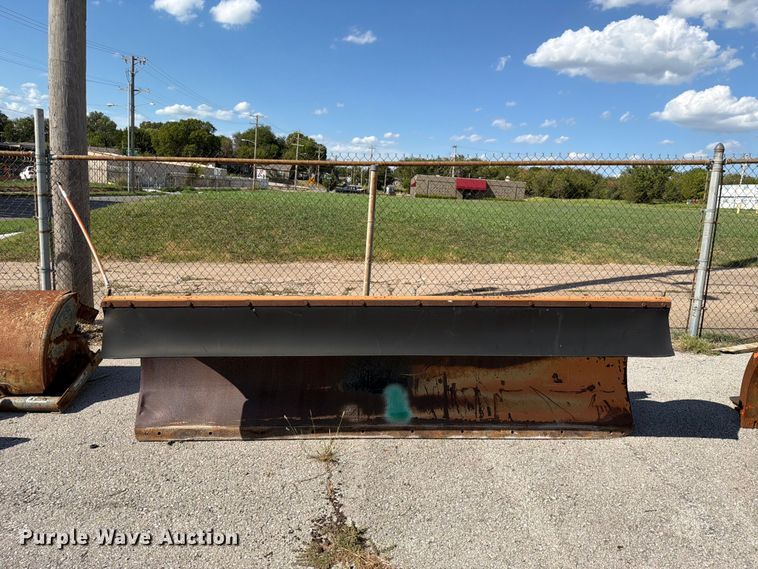 image for item FB8888 2004 Wausau snow plow