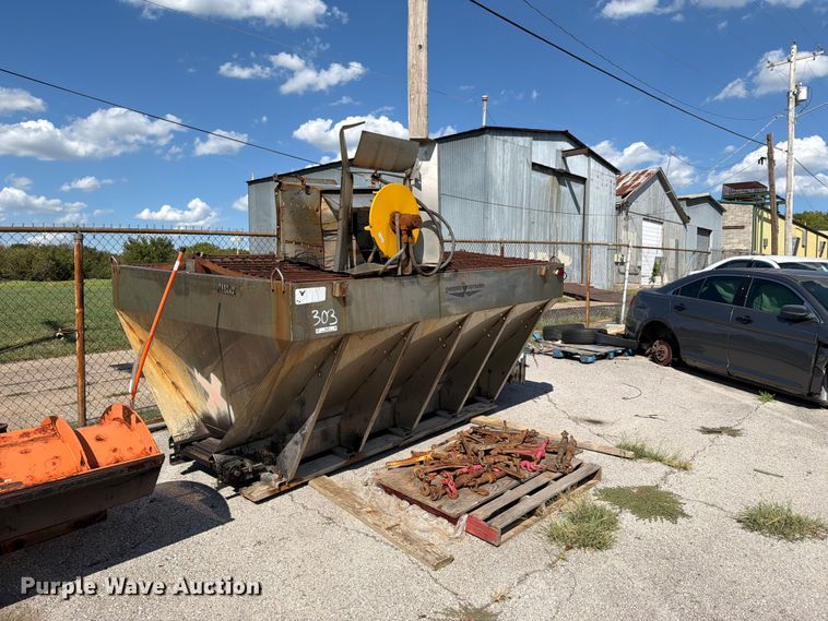 image for item FB8889 2003 Swenson spreader
