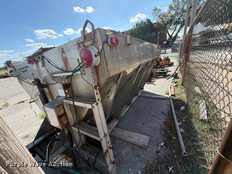 image for item FB8889 2003 Swenson spreader