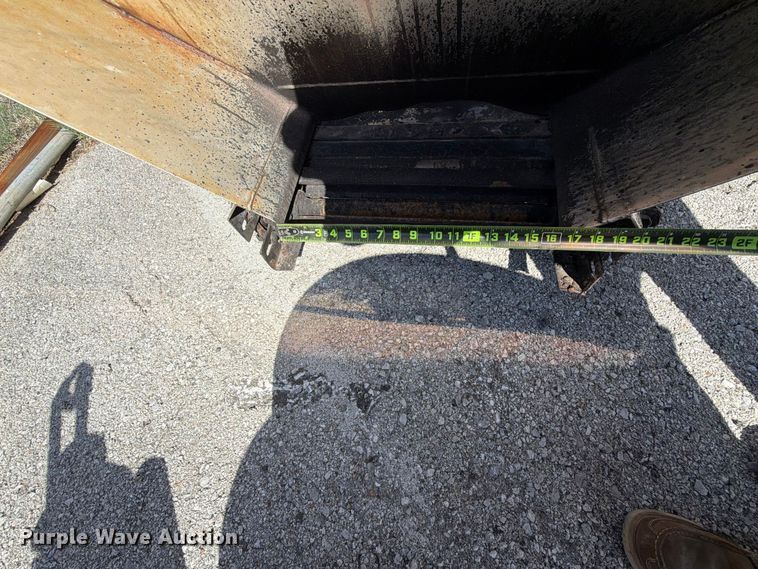 image for item FB8889 2003 Swenson spreader