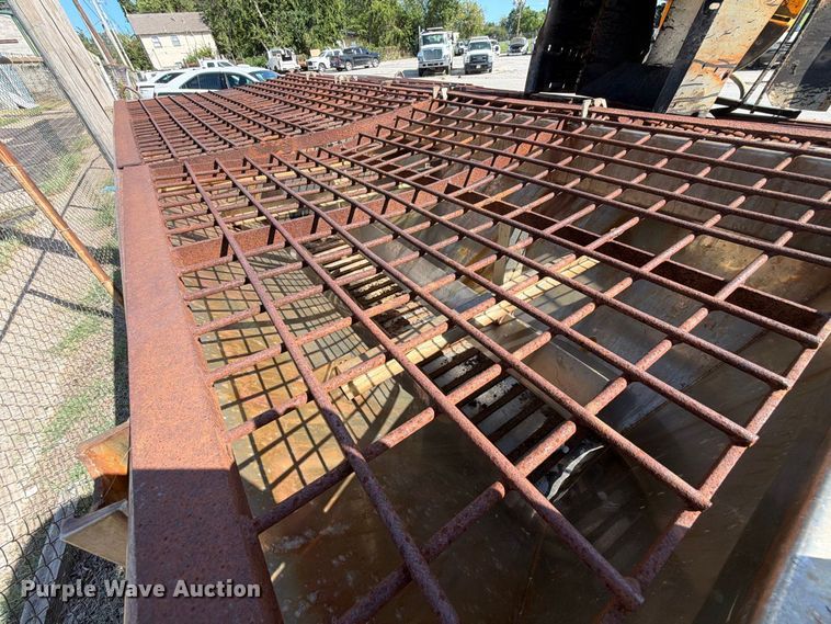 image for item FB8889 2003 Swenson spreader