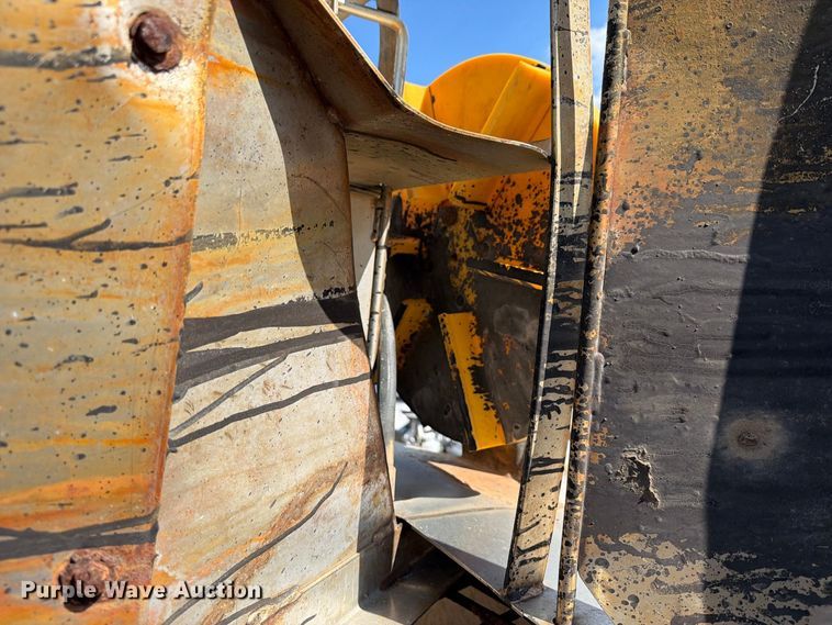 image for item FB8889 2003 Swenson spreader