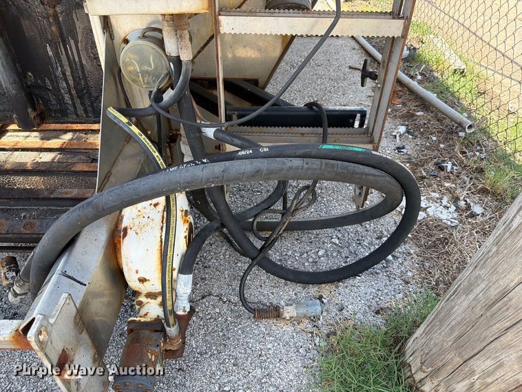 image for item FB8889 2003 Swenson spreader