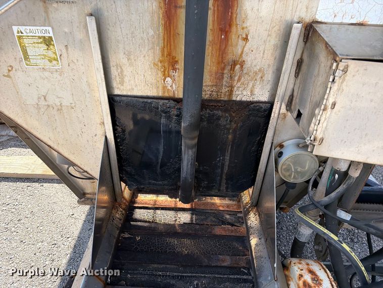 image for item FB8889 2003 Swenson spreader
